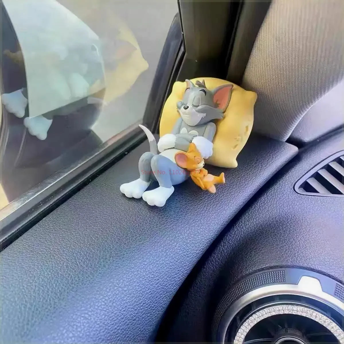 New Tom Cat Jerry Mouse Car Ornament Cute Desk Decorations Adorable Figurines Collectible Toy Figures Auto Motive Interior Gift